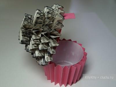 DIY-Cute-paper-cupcake-Ornament13.jpg