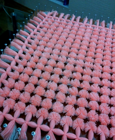 DIY-Fluffy-Pom-Pom-Blanket6.jpeg