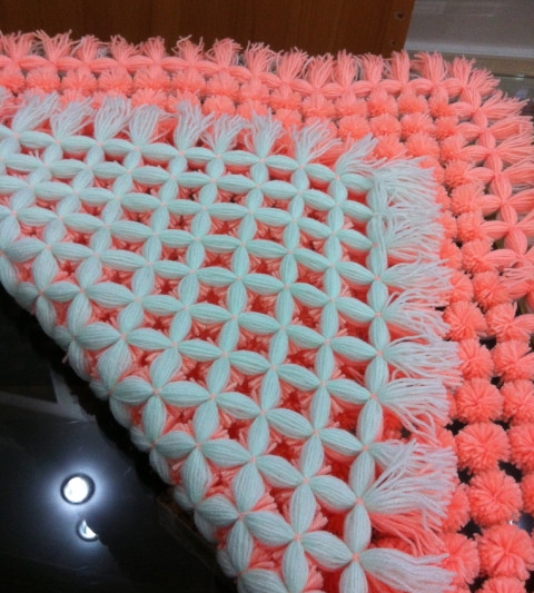 DIY-Fluffy-Pom-Pom-Blanket7.jpeg