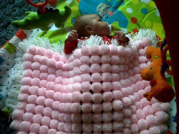 DIY-Fluffy-Pom-Pom-Blanket8.jpg