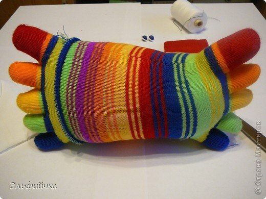 DIY-Sock-Crab-Pillow04.jpg