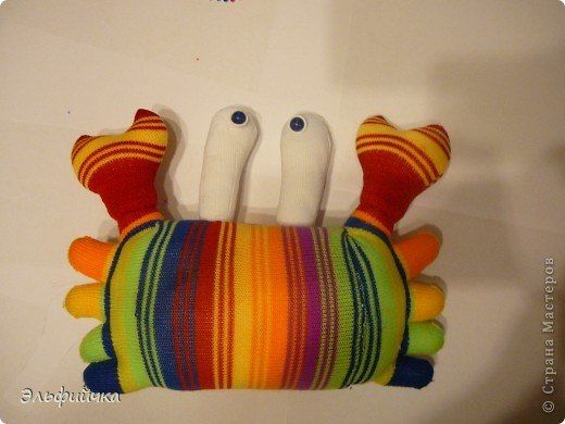 DIY-Sock-Crab-Pillow08.jpg