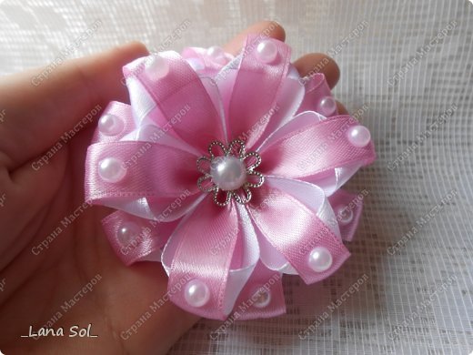 DIY-Two-tone-Ribbon-Flower08.jpg