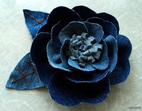 Pretty Denim Rose Flower from Old Jeans DIY Tutorial