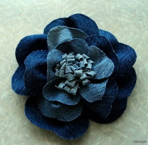 Pretty Denim Rose Flower from Old Jeans DIY Tutorial