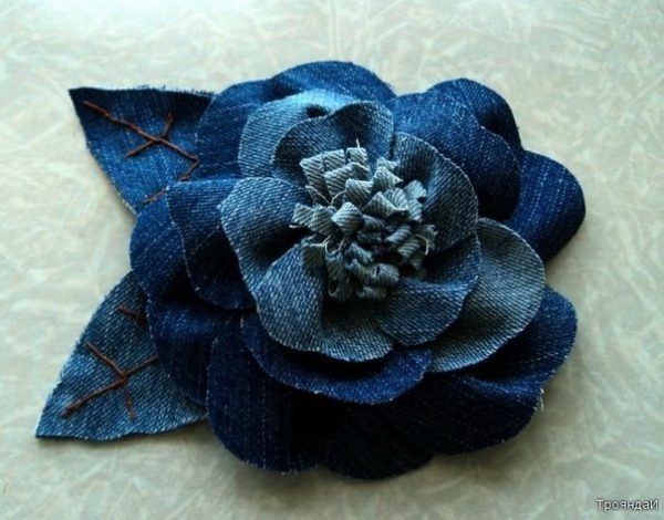 Pretty Denim Rose Flower from Old Jeans DIY Tutorial