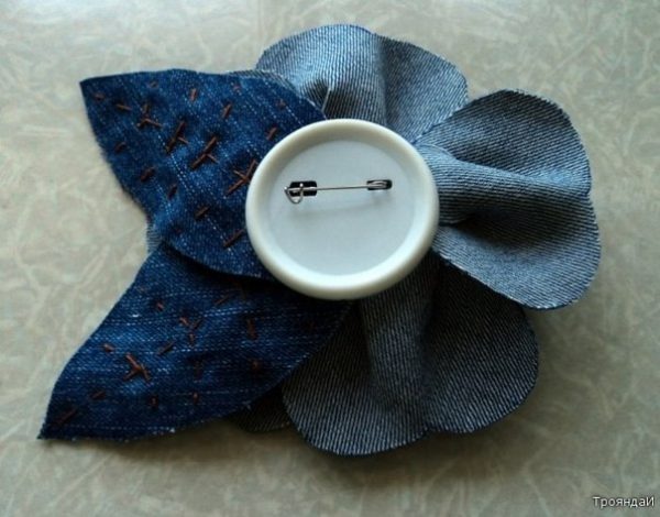 Pretty Denim Rose Flower from Old Jeans DIY Tutorial