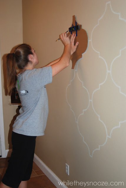 34 DIY Projects You Need To Make This Spring9 - DIY Moroccan-style wall stencil