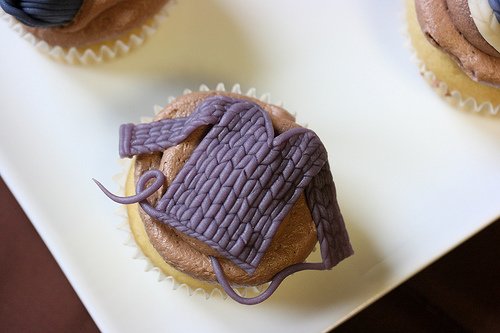 DIY Knit Nights Yarn Ball Cupcakes7