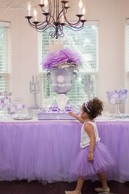 DIY No Sew Tulle Tutu Table Skirt (Video)