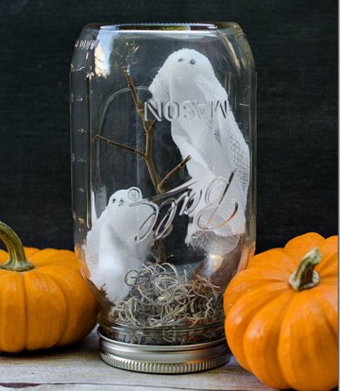 22 Wicked Ways To Use Mason Jars This Halloween