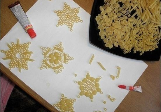 DIY-Pasta-Snowflake-Ornament-for-Christmas6.jpg