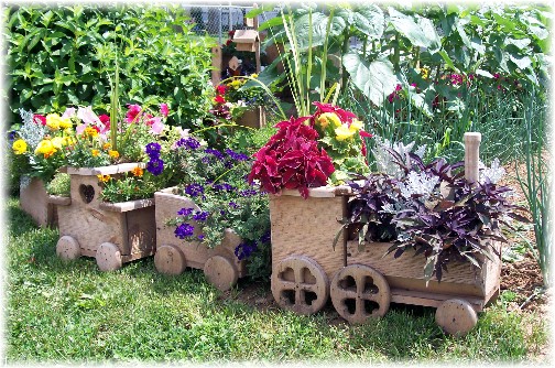 wood-train-planter2.jpg