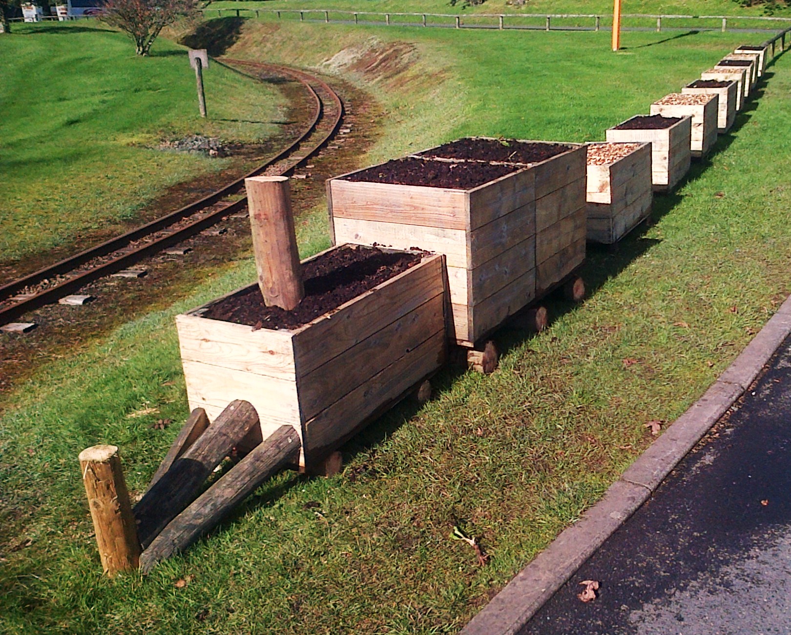 wood-train-planter6.jpg