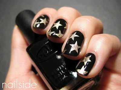 20+ Cutest Christmas Nail Art DIY Ideas - DIY Shiny Star Nails Art