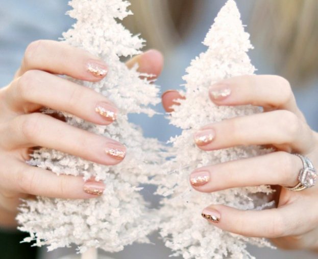 20+ Cutest Christmas Nail Art DIY Ideas - DIY nude glitter nail art