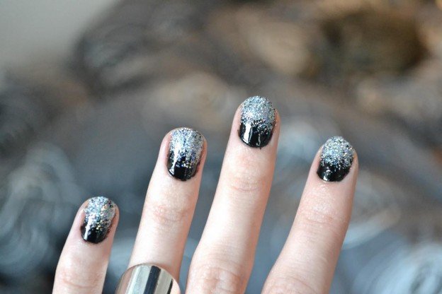 20+ Cutest Christmas Nail Art DIY Ideas - Snowy Glitter Nails