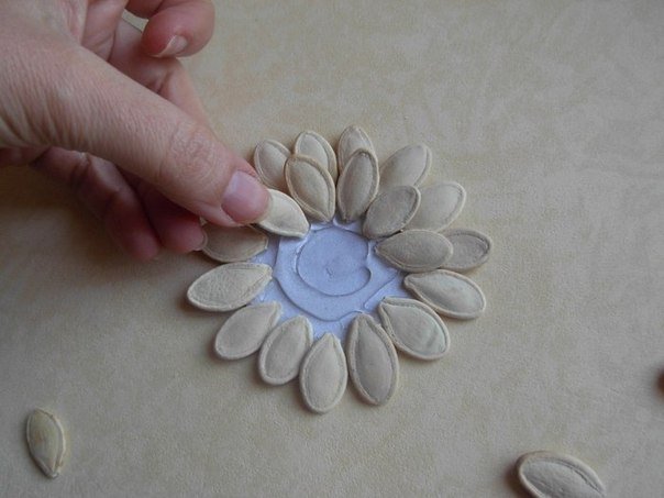 DIY-Pumpkin-Seed-Flower-Christmas-Ornament4.jpg