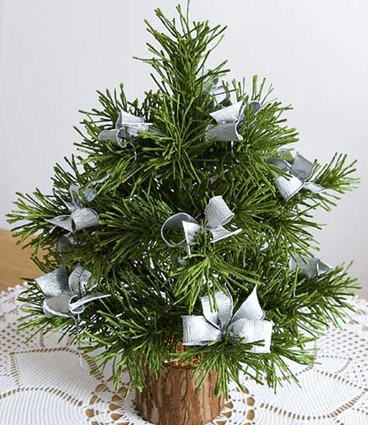 How-to-DIY-Mini-Crepe-Paper-Christmas-Tree1.jpg