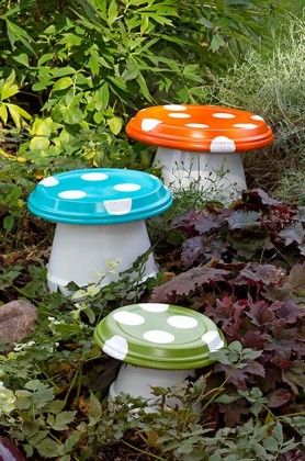 20 Terra Cotta Clay Pot DIY Project for Your Garden11-Terra cotta Mushroom Toadstool