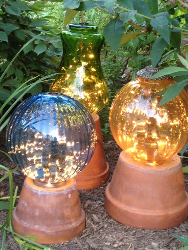 20+ Terra Cotta Clay Pot DIY Project for Your Garden-Clay Flower Pot Garden Lights