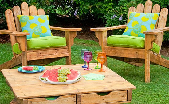 20+ DIY Outdoor Pallet Furniture Ideas and Tutorials-Adirondack Chair from One Pallet