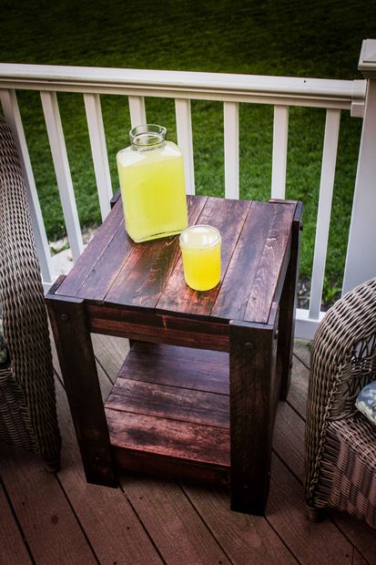 20+ Outdoor Pallet Furniture DIY ideas and tutorials-DIY pallet end table