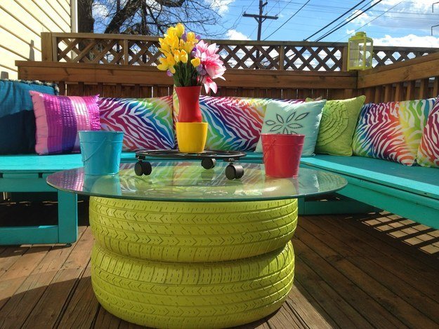 DIY Painted Outdoor Tire Table--20+ DIY Ways to Repurpose Old Tires for Home and Garden