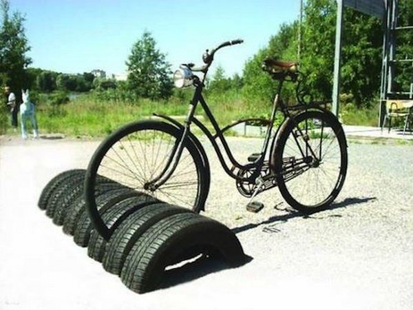 DIY Tire Bike Storage-20+ DIY Ways to Repurpose Old Tires for Home and Garden