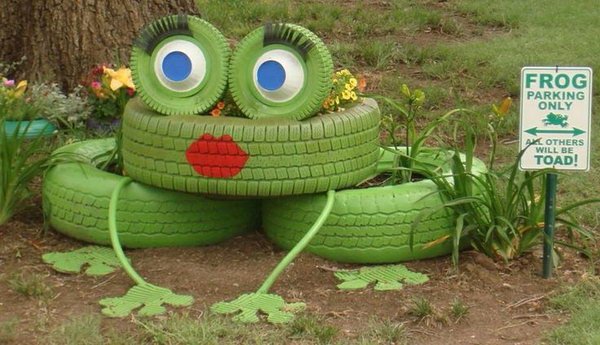 DIY Frog Tire Planter-20+ DIY Ways to Repurpose Old Tires for Home and Garden