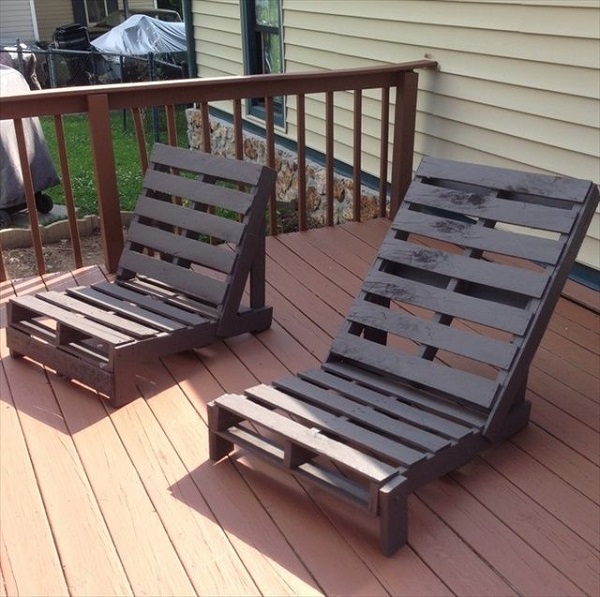 20+ DIY Outdoor Pallet Furniture Ideas and Tutorials-Adirondack Chair from One Pallet