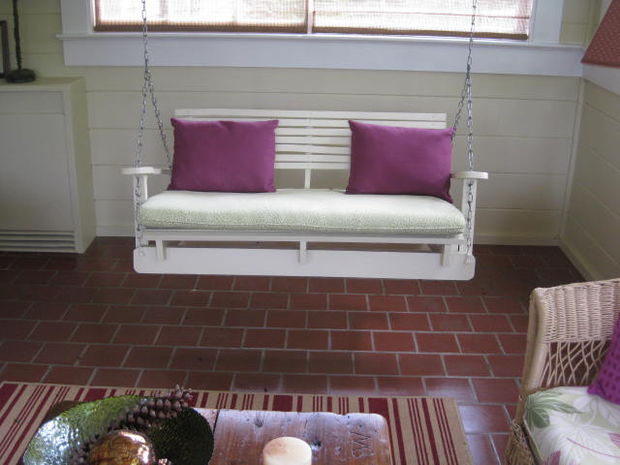 20+ Outdoor Pallet Furniture DIY ideas and tutorials- DIY Pallet Swing Chair