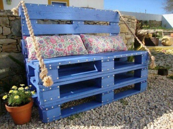 20+ DIY Outdoor Pallet Furniture Ideas and Tutorials-Upcycled Wooden Pallets Bench