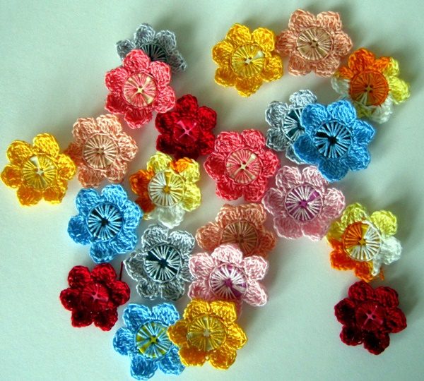 DIY Pretty Crochet Flowers with Buttons