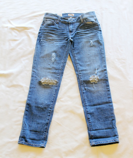 20+ Fabulous DIY Ideas and Tutorials to Refashion Your Old Jeans - Distressed Jeans ﻿﻿D.I.Y Tutorial