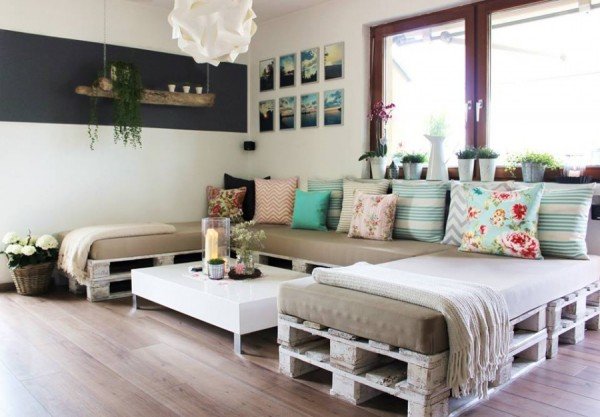 DIY Pallet Home Decorating and Furniture Projects and Tutorials - DIY Pallet Sofa Lounge