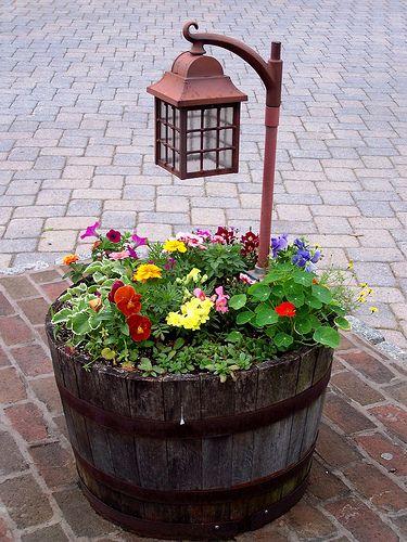 20 Fabulous Art DIY Garden Projects for This Spring - barrel planter with lamp post