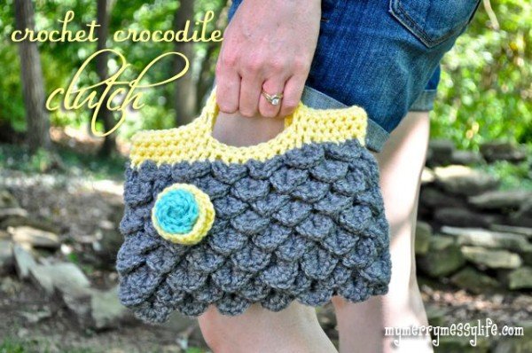 Crochet crocodile stitch clutch purse free pattern