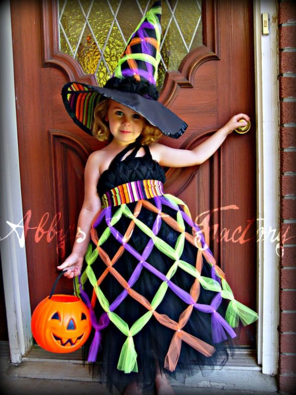 DIY No Sew Tutu Skirt Ideas & Tutorials - Kids Witch Tutu skirt Costume DIY Tutorial