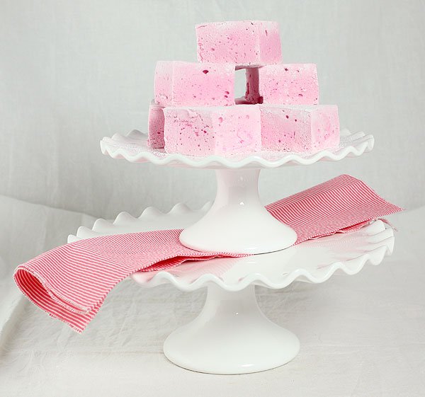 How to Make Homemade Marshmallows1 - boozy strawberry marshmallow diy recipe and tutorial