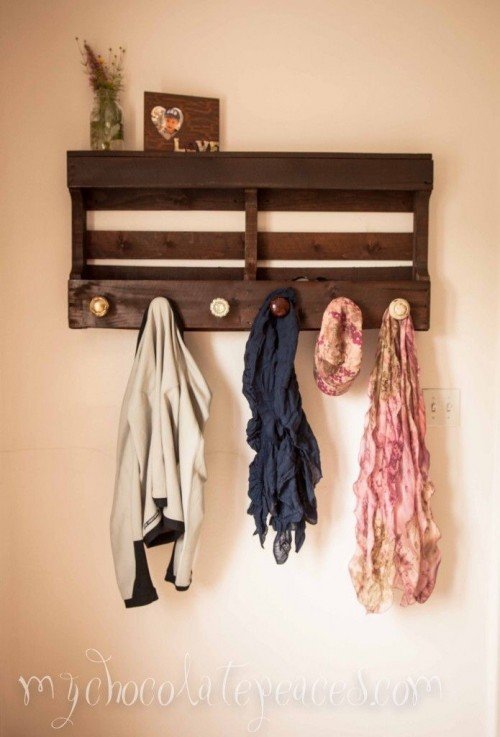 20 Creative Diy Pallet Storage Ideas, How To Make A Coat Stand Out Of Pallets Without Sewing