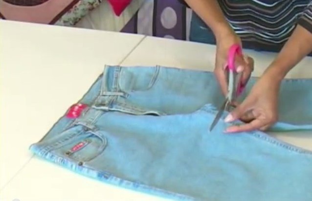 How to DIY Jean Bag Out of Recycled Jeans