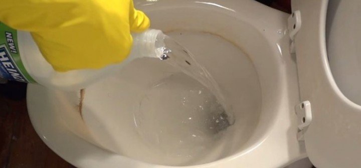 Secret to Clean Hard Water Stains Off Toilet Bowl