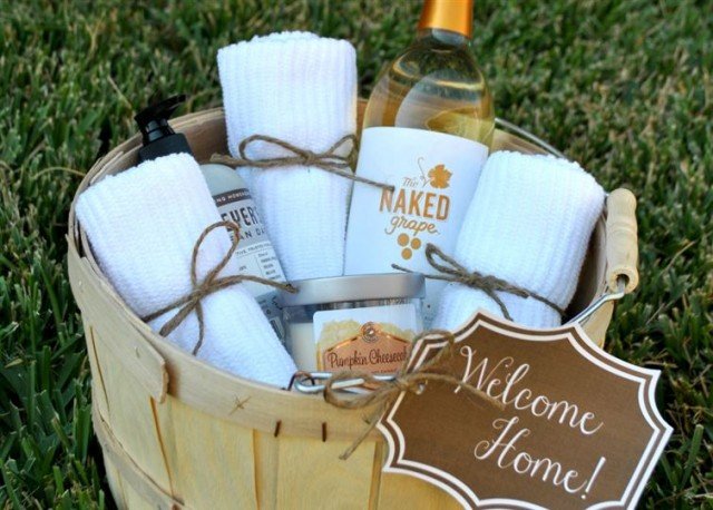 12 Housewarming Gifts Your Friends Will Actually Use