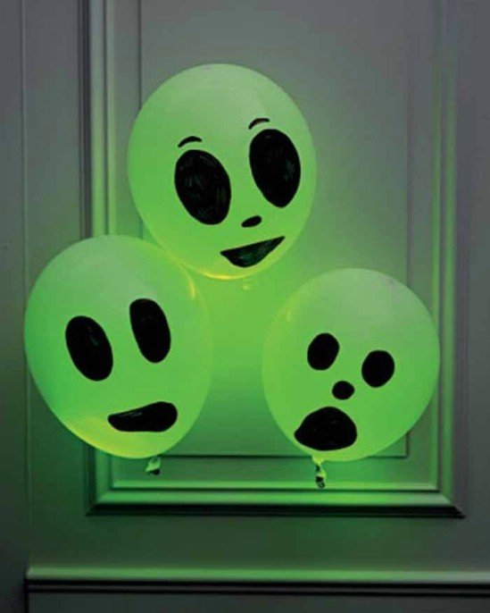 DIY Glowing Balloon ghosts tutorial -40+ Easy to DIY Halloween Decorating Ideas