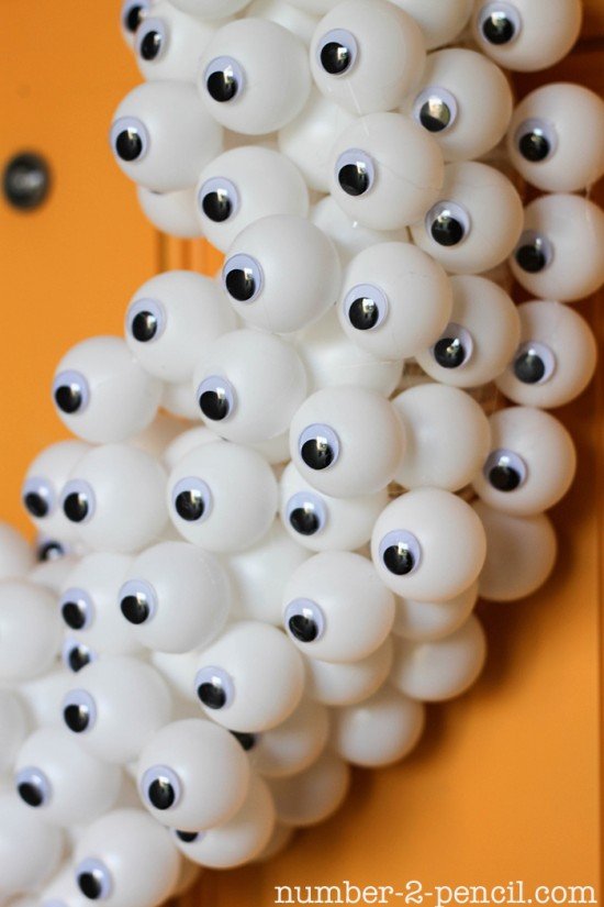 40+ Easy to DIY Halloween Decorating Ideas