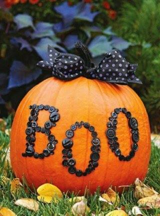 DIY Button Boo pumpkins tutorial-40+ Easy to DIY Halloween Decorating Ideas