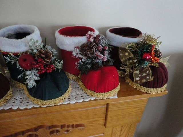 How to DIY Festive Santa Boots Out of Plastic Bottle
