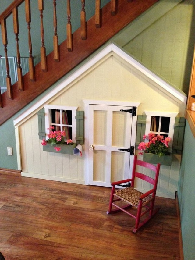 10 Incredible Kids Under Stair Playhouse DIY Ideas