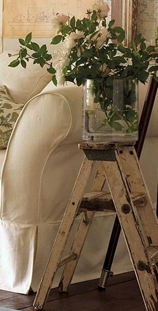 20 Creative Ways to Use Ladders for Vintage Home Decorating